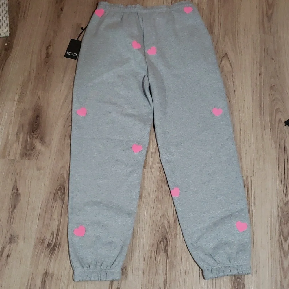 ❌SOLD❌ Brunette The Label All Over Hearts Oversized Fleece Joggers - Picture 10 of 11